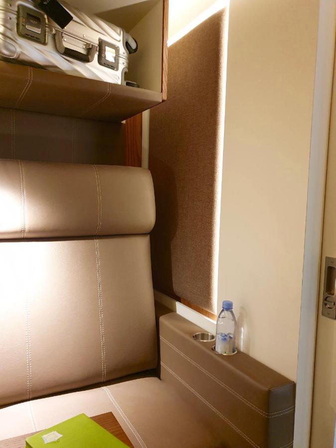 Sleep 'n Fly Sleep Lounge, B-gates Terminal 3 - Transit Only Capsulehotel